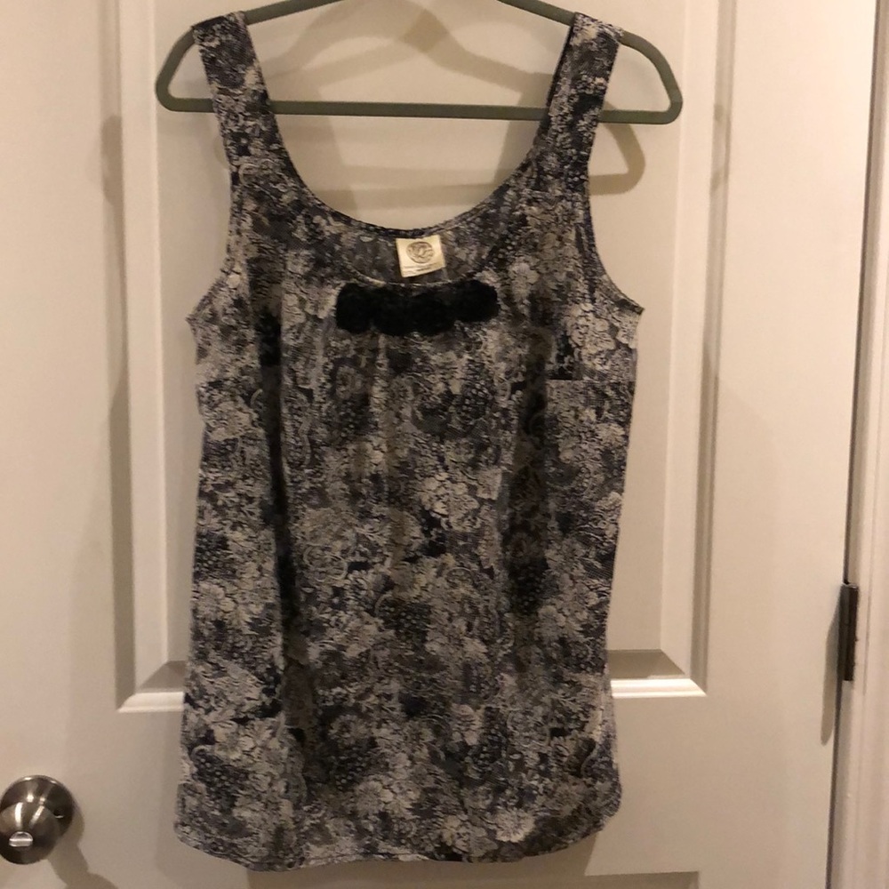 Avenue black and white crepe tank